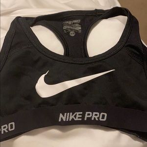 nike pro spots bra